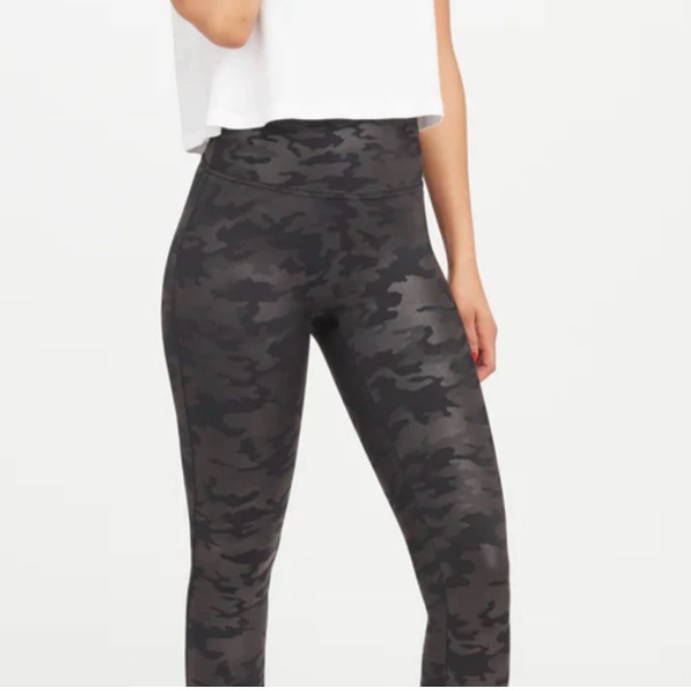 NWOT SPANX FAUX LEATHER CAMO LEGGINGS sz 1X